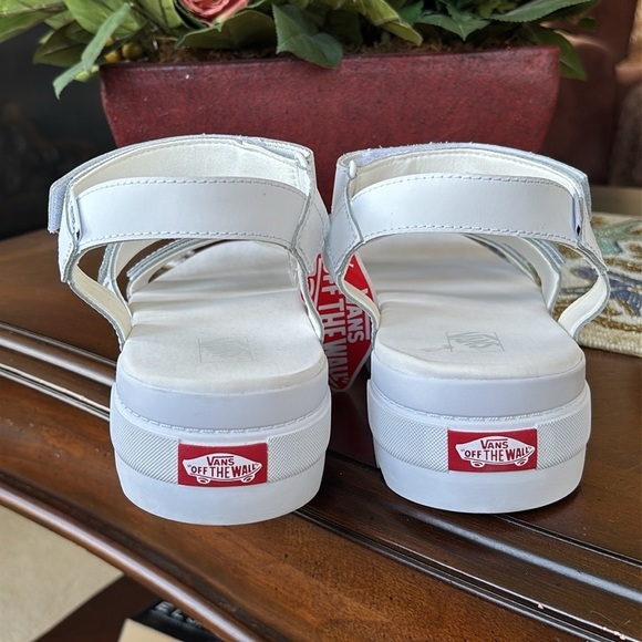 Brand New Vans Genuine Leather Colfax Sandals in True White Adjustable Straps - Picture 3 of 16